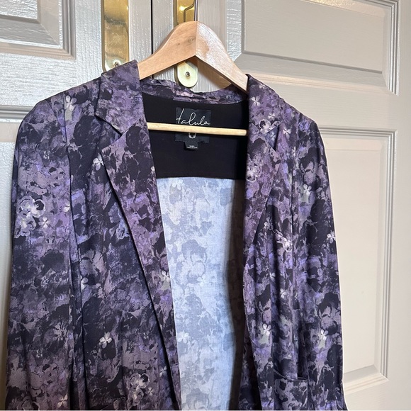 Great condition Aritzia blazer - Picture 2 of 4